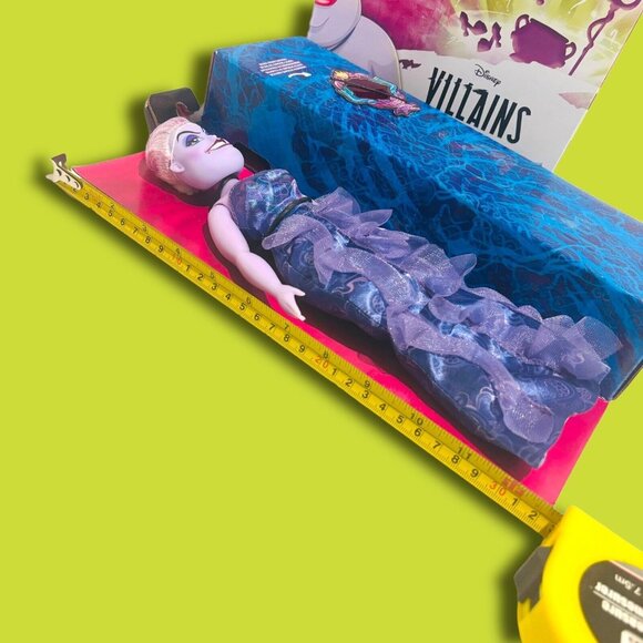 Disney Villains Ursula Fashion Doll, Accessories and Removable Clothes. Open Box - Picture 9 of 10